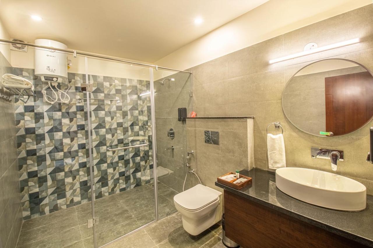 Hotel Js Souvenir Dehradun Bagian luar foto