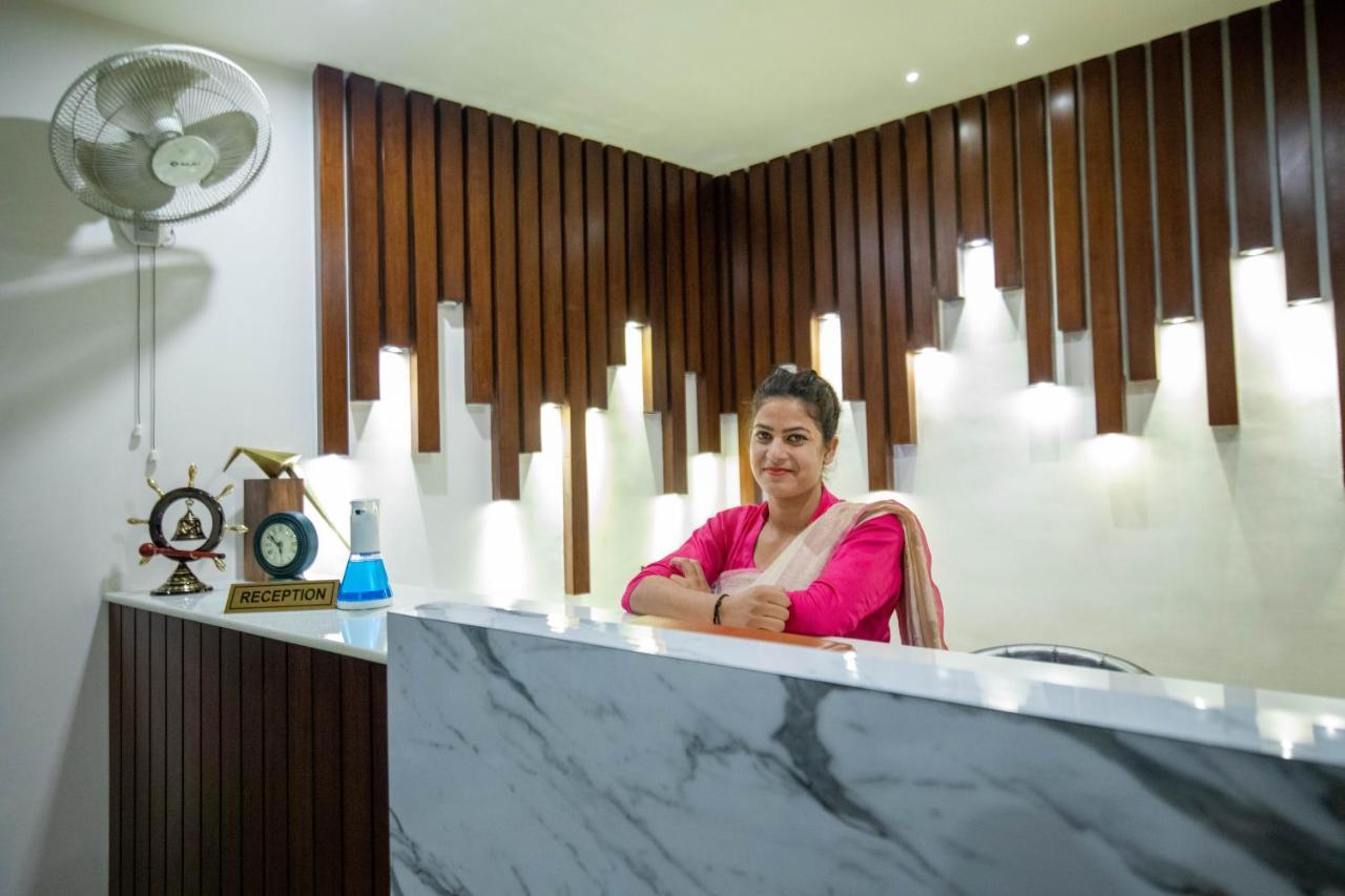 Hotel Js Souvenir Dehradun Bagian luar foto