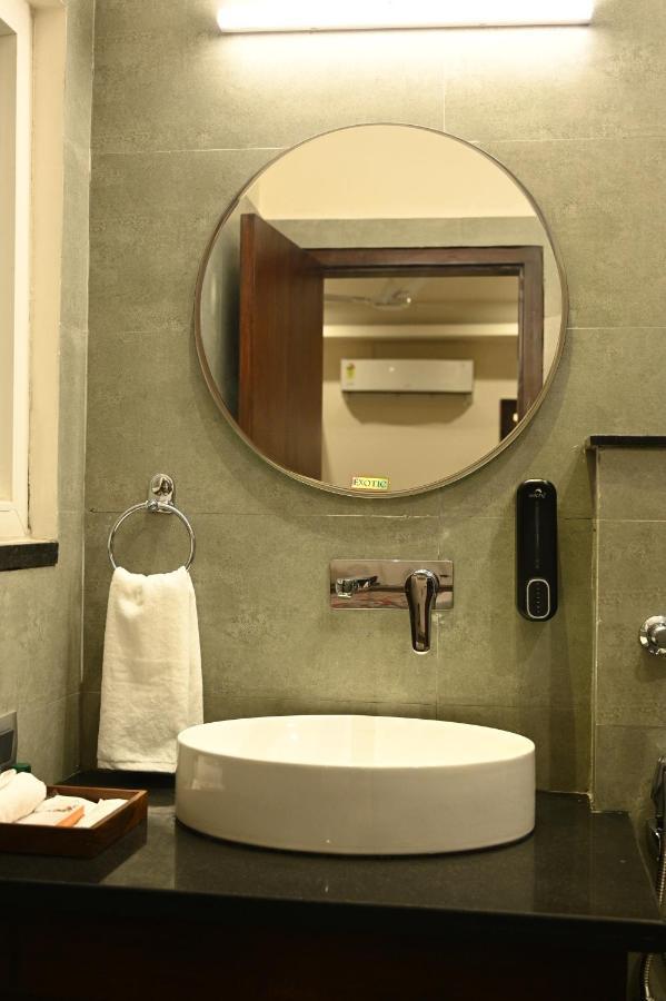 Hotel Js Souvenir Dehradun Bagian luar foto