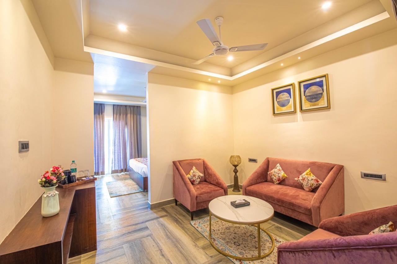 Hotel Js Souvenir Dehradun Bagian luar foto