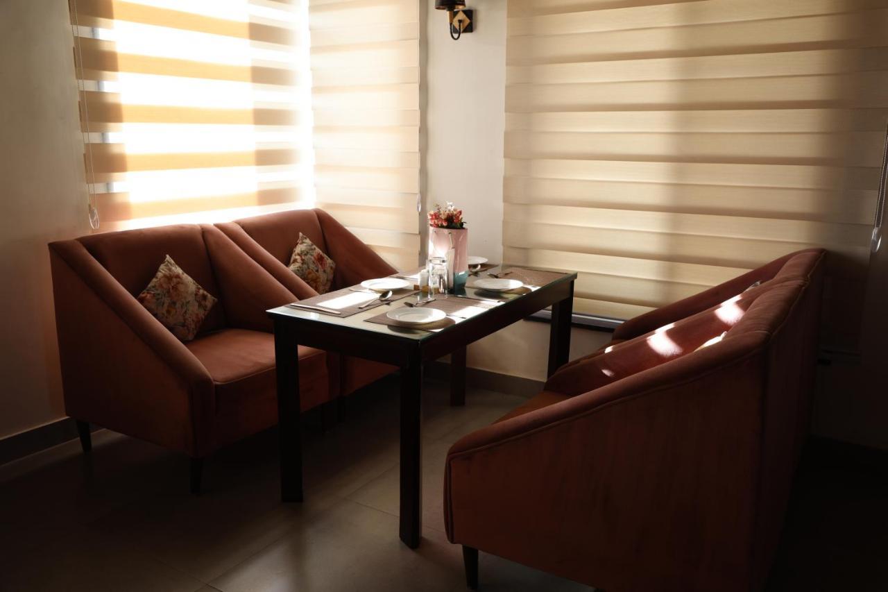 Hotel Js Souvenir Dehradun Bagian luar foto