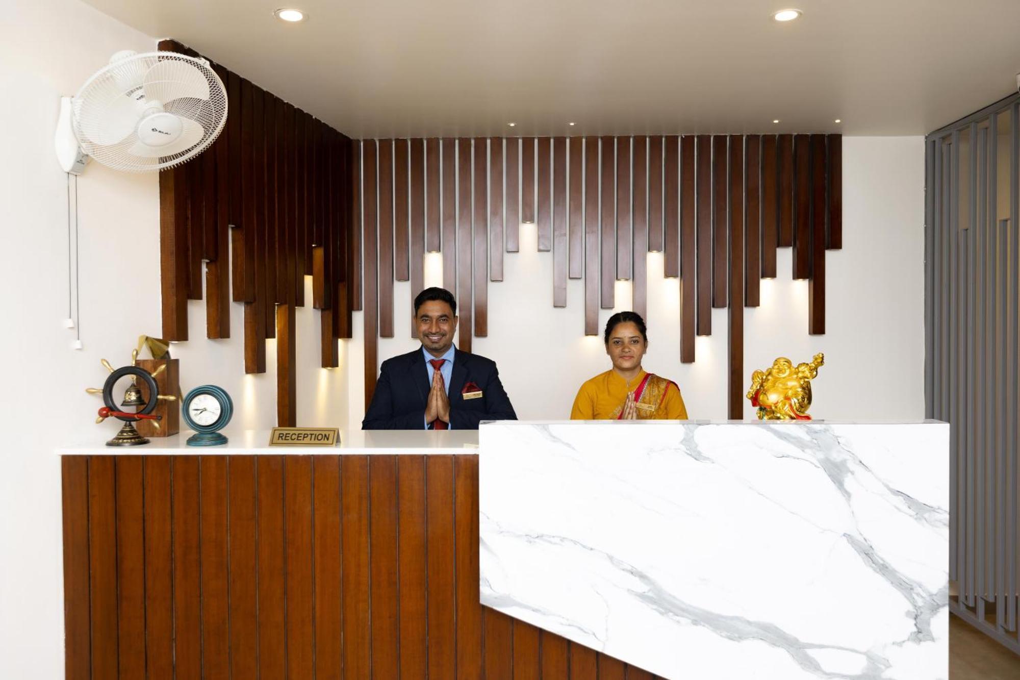 Hotel Js Souvenir Dehradun Bagian luar foto