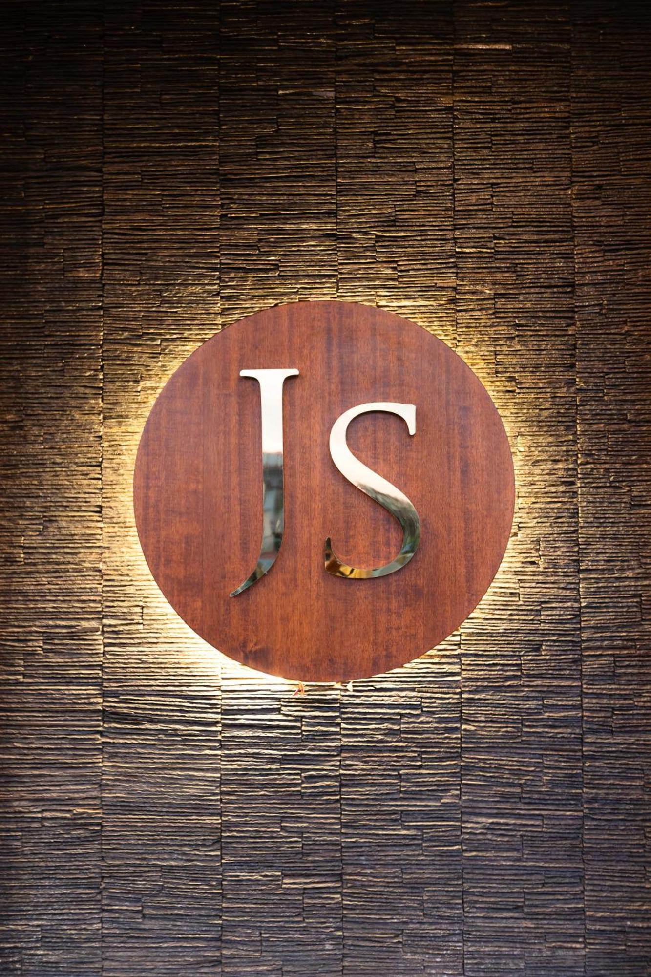 Hotel Js Souvenir Dehradun Bagian luar foto
