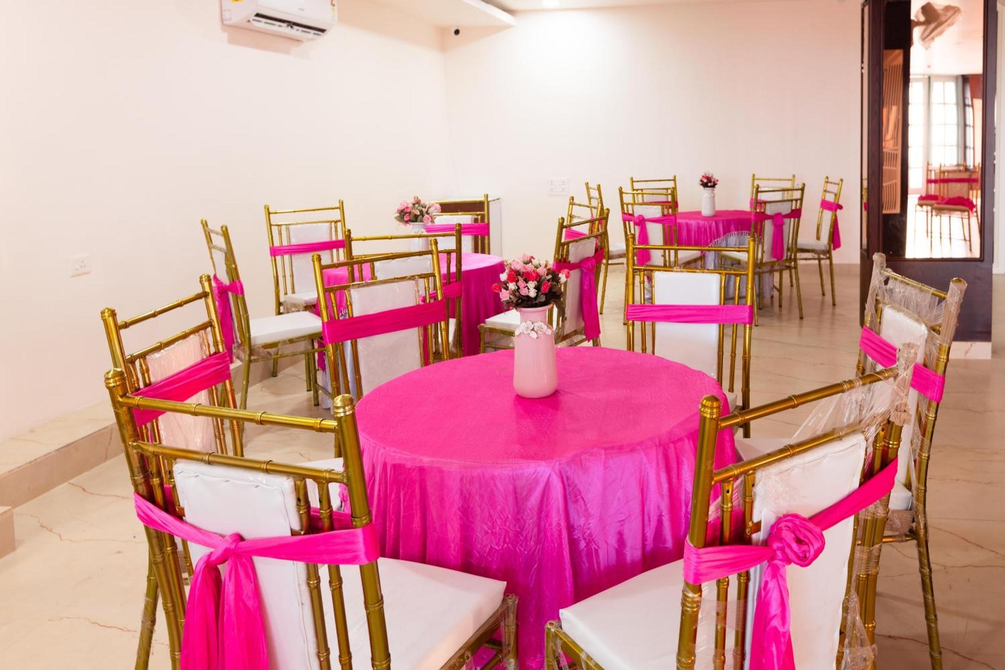 Hotel Js Souvenir Dehradun Bagian luar foto